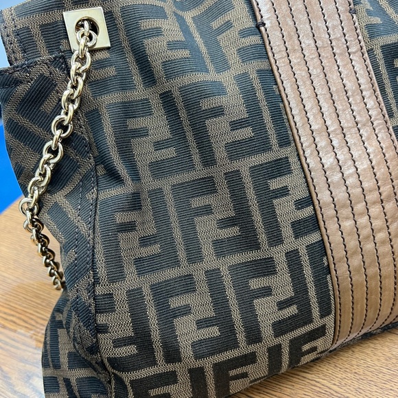 BEAUTIFUL VINTAGE FENDI LOGO SHOULDER BAG - Picture 9 of 12